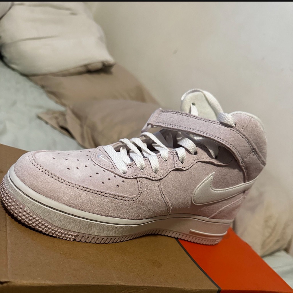 Nike Air Max 1 07 Brand New Size 65 Men  8 Women